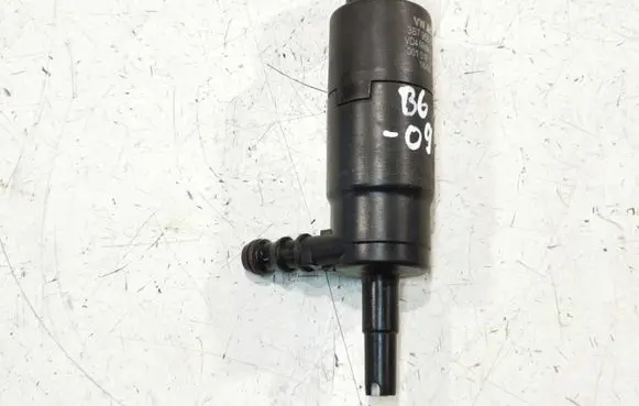 Volkswagen PASSAT B6 Headlight washer pump 3B7955681 001016