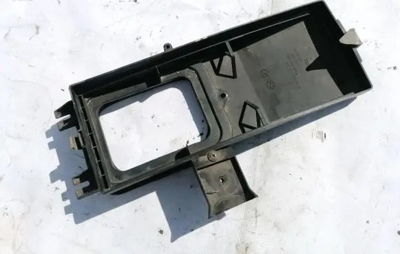 Volkswagen PASSAT B5 Other exterior part 8D0819641