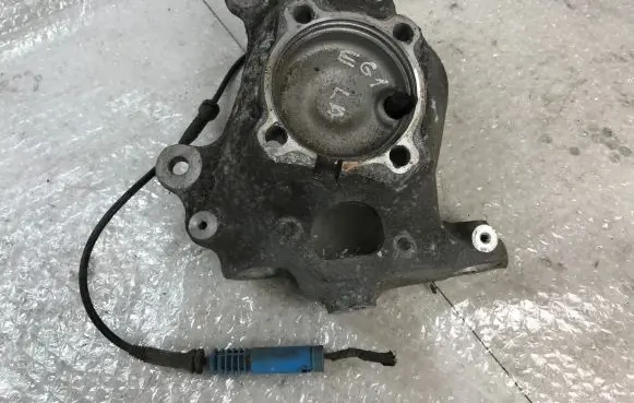 BMW 5 E60 E61 Front wheel hub spindle knuckle 6760954 31216760954