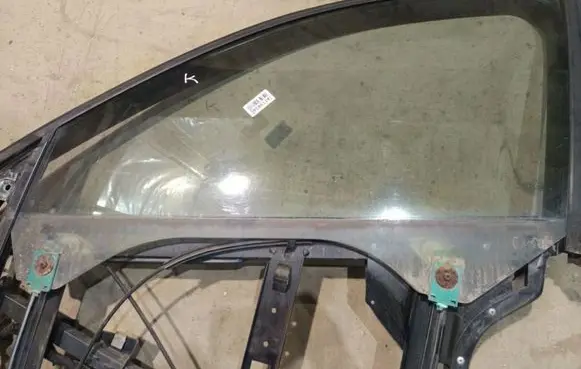 Audi A6 S6 C5 4B Front door window glass four-door AS2
