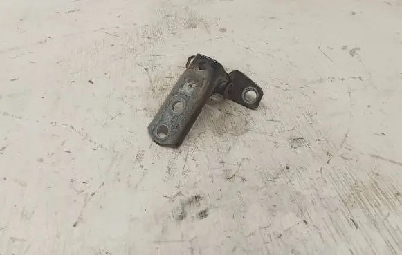 Mitsubishi Outlander Front door lower hinge A046834