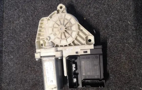Seat Altea XL Front door window regulator motor 1K0959793M F005S00293 974628103