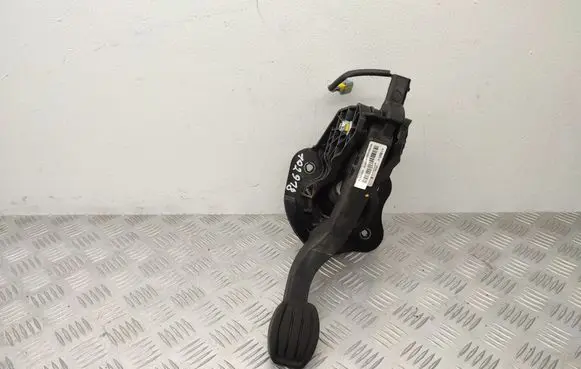 Toyota Proace Clutch pedal 9818902380