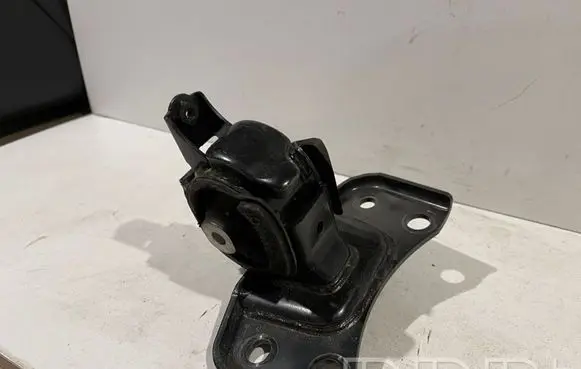 Lexus CT 200H Engine mount bracket