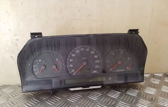 Volvo S70 V70 V70 XC Speedometer (instrument cluster) 9472523 69294240T 9168144