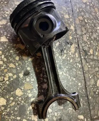 Volvo V70 Piston with connecting rod 81L79