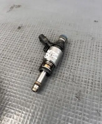 Audi A4 S4 B8 8K Fuel injector 06H906036G
