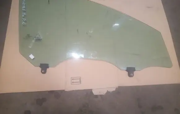 KIA Sportage Front door window glass four-door