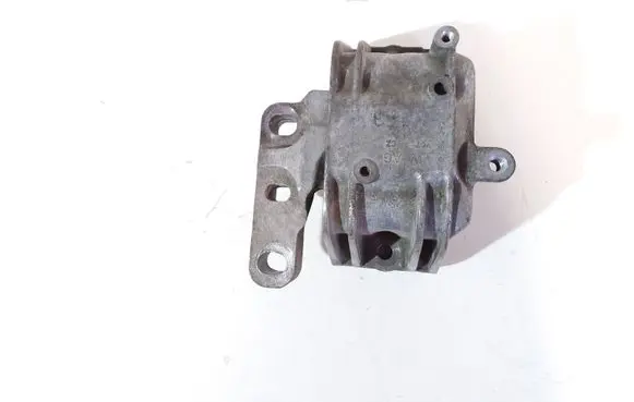 Volkswagen PASSAT B6 Engine mount bracket 1K0199262