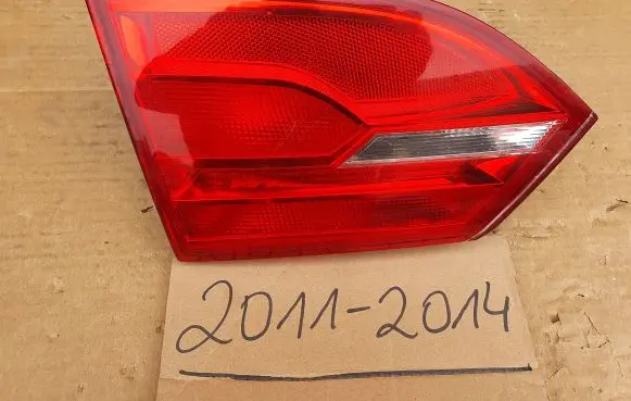 Volkswagen Jetta VI Tailgate rear/tail lights 5C6945259