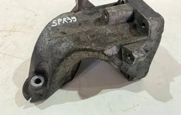 Mercedes-Benz E W212 Engine mounting bracket A6512230004