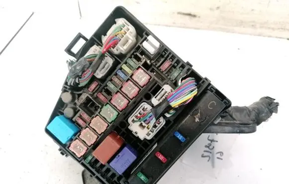 Toyota Urban Cruiser (XP110) Fuse box set 7177XA2