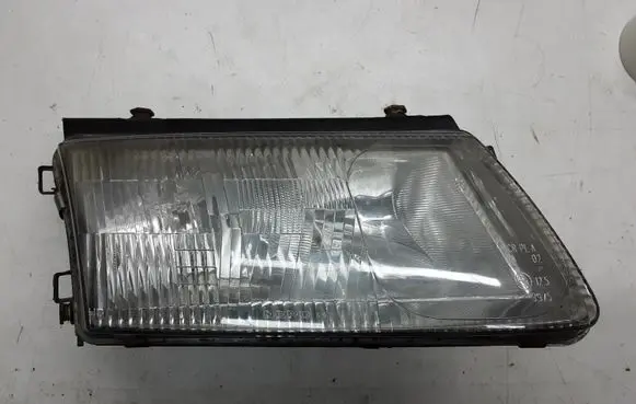 Volkswagen PASSAT B5 Headlight/headlamp 02240652