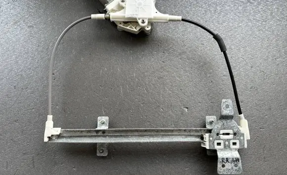 Nissan Terrano Rear door window regulator with motor 827018F300