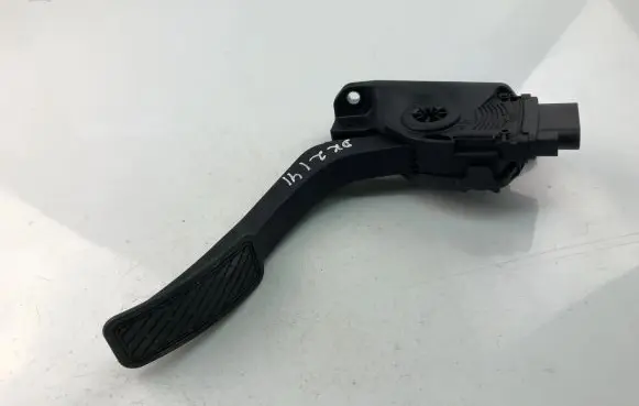 Ford B-MAX Accelerator throttle pedal 8V219F836AB
