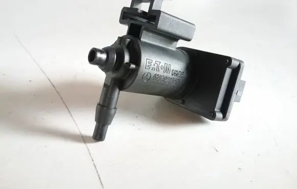 Mercedes-Benz CLK A209 C209 Vacuum valve A203800017A