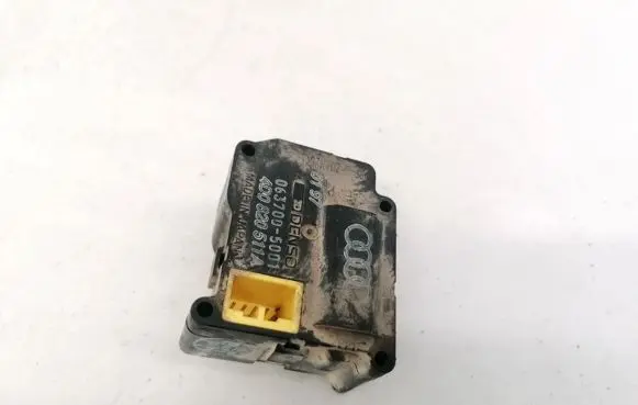 Audi A8 S8 D2 4D Air flap motor/actuator 4D0820511A 0637005001