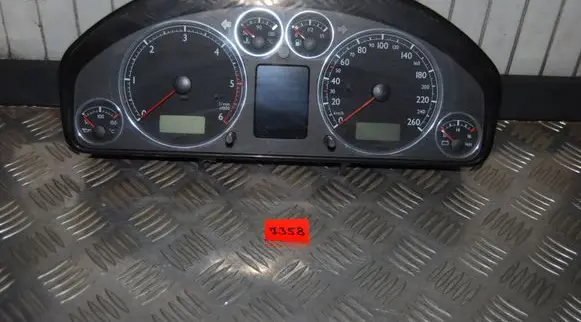 Volkswagen Sharan Speedometer (instrument cluster) 7M3920840T