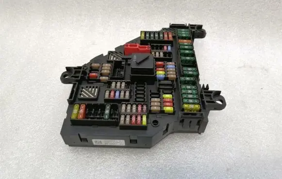 BMW 7 F01 F02 F03 F04 Fuse module 9210857