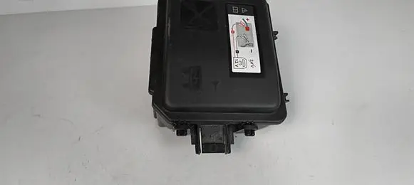 Opel Mokka B Fuse box cover 9824510680