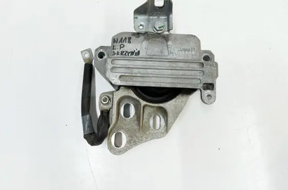 Mercedes-Benz CLA C118 X118 Gearbox mounting bracket A2472403100
