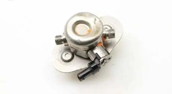 BMW 2 F22 F23 Fuel injection high pressure pump 7642466