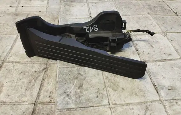 Volkswagen PASSAT B6 Accelerator throttle pedal 1K1721503L 6PV00860000