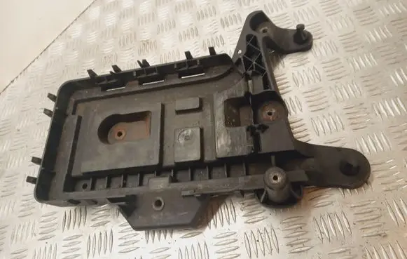 Volkswagen PASSAT B6 Battery tray 1K0915333C