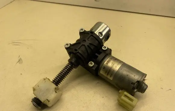 BMW 5 GT F07 Seat adjustment motor 9168761 4498746 0390204013