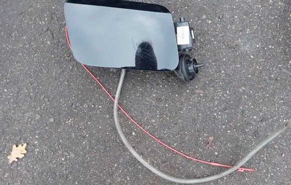 Audi Q2 - Fuel tank cap 81A809906 4M0862153