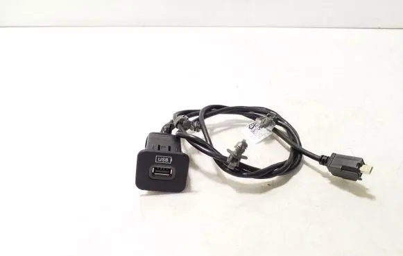 Jeep Cherokee USB socket connector 68225325AA