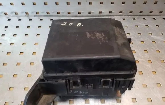 Mitsubishi Grandis Fuse module MR587816