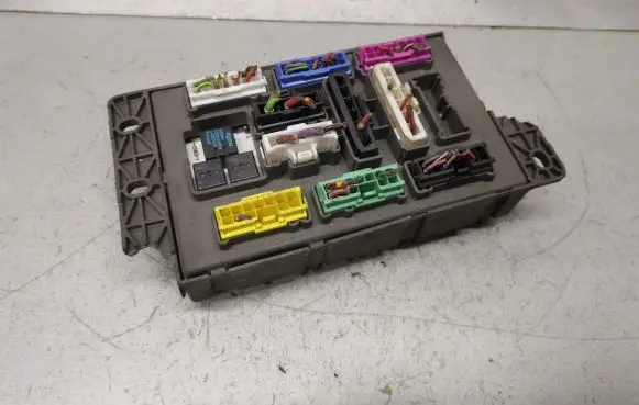 Mini One - Cooper R50 - 53 Fuse module 6906598