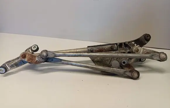 Honda FR-V Front wiper linkage 
