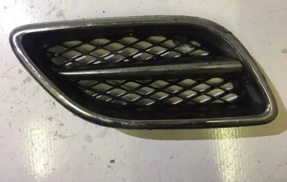 Nissan Primera Front bumper lower grill 623209f5