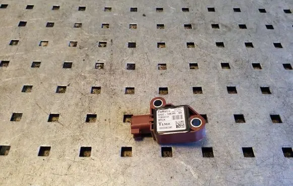 Land Rover Discovery 3 - LR3 Airbag deployment crash/impact sensor YDB000141