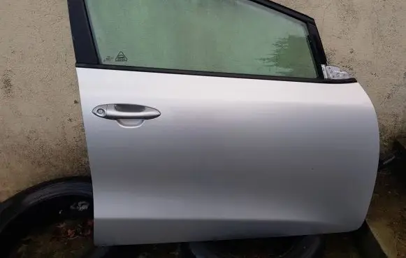 KIA Ceed Front door