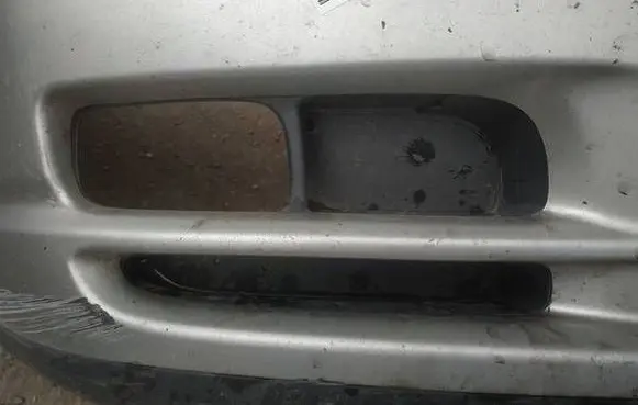 Toyota Avensis T250 Front bumper lower grill 