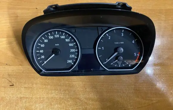 BMW 1 E81 E87 Speedometer (instrument cluster) 102495251 9110195 100139368