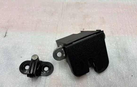 Volkswagen Caddy Tailgate lock latch 2K5827505E 2K0827511