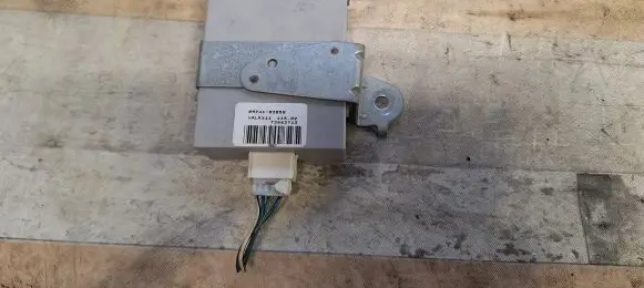 Toyota Corolla E120 E130 Door central lock control unit/module 8974102050