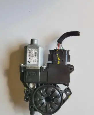 KIA Ceed Front door window regulator motor 82450J7010 9D12B F00S1W2274