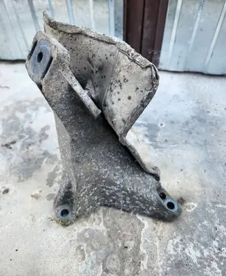 Audi A4 S4 B5 8D Gearbox mounting bracket