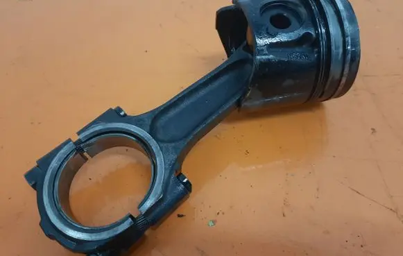 Volvo V50 Piston 085190