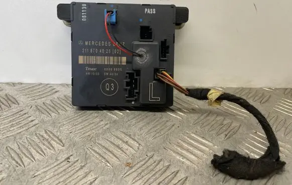 Mercedes-Benz E W211 Door control unit/module 2118704026