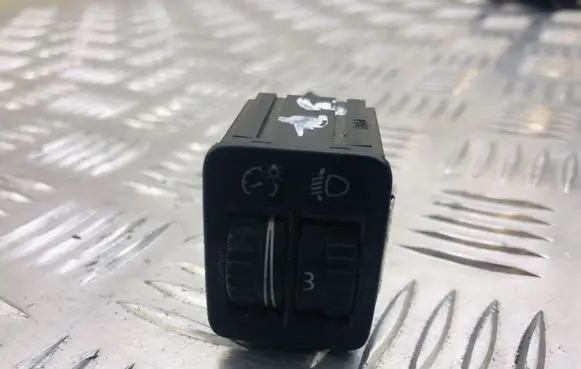Volkswagen PASSAT B6 Headlight level height control switch 8L0971883