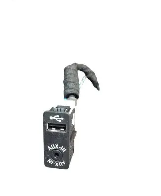 BMW 5 E60 E61 AUX in-socket connector G50265 169593 84109229246-03