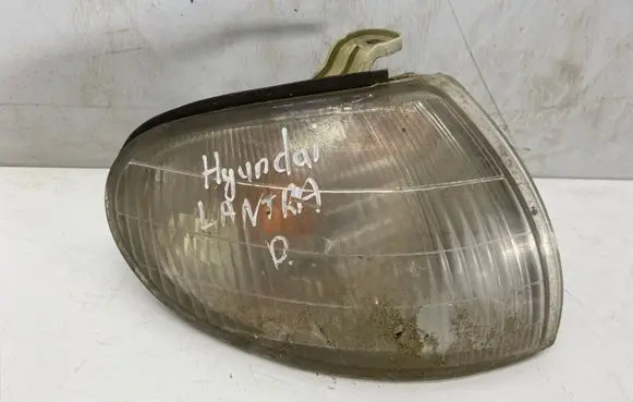 Hyundai Lantra I Front indicator light