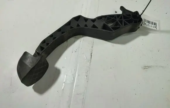 Volkswagen Golf V Clutch pedal 