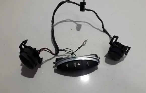 Steering wheel buttons/switches
